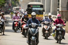 Chất lượng không khí ngày 10/10 không khí ngột ngạt xuất hiện ở cả Hà Nội và TP HCM vào sáng sớm