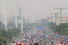 Chất lượng không khí ngày 14/10 Hà Nội thoát top ô nhiễm, chỉ số bụi mịn giảm rõ rệt ở cả hai đầu đất nước