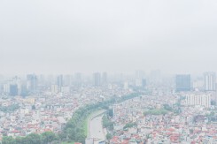 Chất lượng không khí ngày 17/10 Hà Nội ô nhiễm tăng mạnh, bụi mịn bao phủ, TP.HCM trong lành hơn nhờ mưa rào