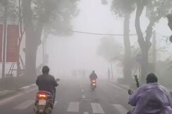 Chất lượng không khí ngày 17/11 Hà Nội lọt tận top 5 ô nhiễm toàn cầu, TP HCM dù thấp hơn nhưng vẫn chìm trong bụi mịn
