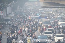 Chất lượng không khí tại Hà Nội cải thiện nhẹ, TP HCM ô nhiễm tăng, chỉ số bụi mịn PM2.5 ‘đe dọa’ sức khỏe người dân