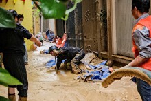 Ban Quản lý Đường sắt đô thị Hà Nội lý giải việc phụ gia đào hầm phun lên mặt đất khi thi công
