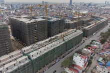 Trước giờ Thủ tướng gặp lãnh đạo các doanh nghiệp bất động sản, HoREA nêu 10 giải pháp gỡ vướng cho NOXH