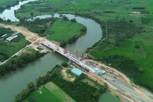 Hợp long cầu nối Đà Nẵng với Quảng Nam