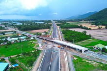 Hình ảnh tuyến đường đang mở rộng gấp 5 lần để đấu nối với cao tốc Biên Hòa - Vũng Tàu