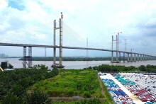 Cận cảnh cầu Bình Khánh vừa hợp long trên cao tốc Bến Lức - Long Thành