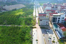 Đường nối Võ Nguyên Giáp - Quốc lộ 3 đã thảm nhựa đẹp nhưng có nút thắt do vướng vài nhà dân