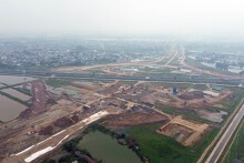 Đại công trường xây nút giao Vành đai 4 vượt cao tốc Pháp Vân - Cầu Giẽ