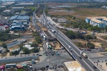 Công trường xây nút giao 4 tầng ở khu đông TP HCM những ngày cuối năm
