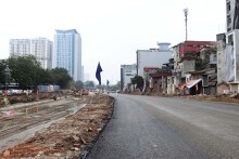 Vành đai 1 Hoàng Cầu - Voi Phục đang thảm nhựa
