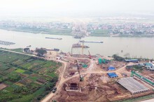 Công trường xây cầu vượt sông Đuống trên đường Vành đai 4 Hà Nội