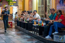 Hà Nội có thể cho thuê vỉa hè 45.000 đồng một m2 mỗi tháng để kinh doanh