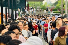 Dòng người ùn ùn đến xem sa bàn Quy hoạch Hà Nội tầm nhìn 100 năm