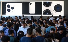 iPhone 11 chính hãng hút hơn 15.000 lượt đặt gạch từ tháng 10, hàng xách tay bình ổn giá