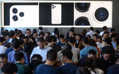 iPhone 11 chính hãng hút hơn 15.000 lượt đặt gạch từ tháng 10, hàng xách tay bình ổn giá