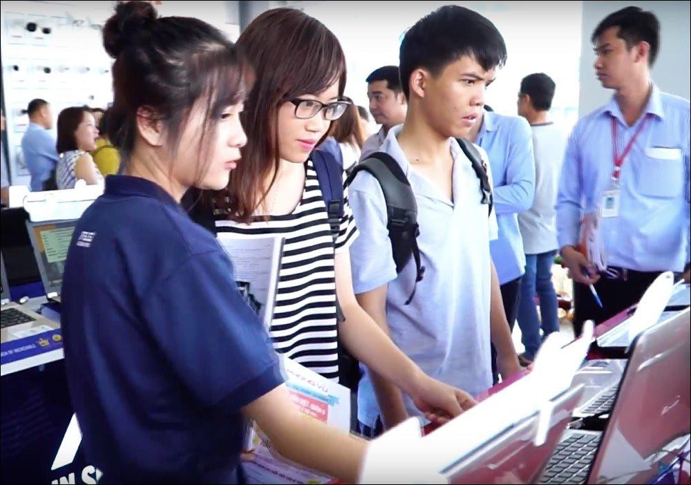 Laptop-giam-gia-thang-10-Asus-da-dang-san-pham-Dell-it-mau-nhung-dang-quan-tam 1 Laptop-giam-gia-thang-10-Asus-da-dang-san-pham-Dell-it-mau-nhung-dang-quan-tam 1