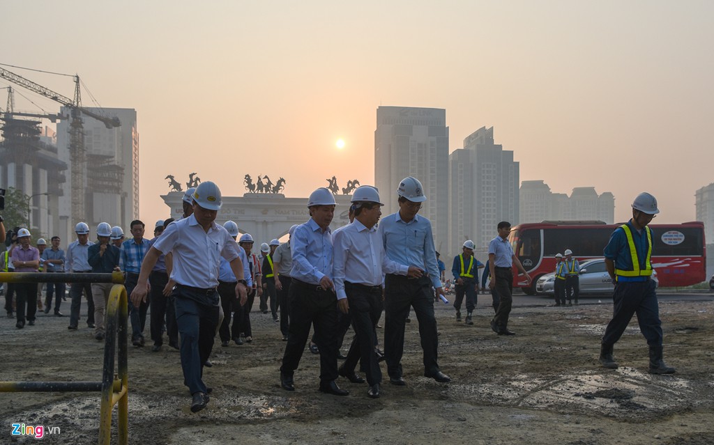 Phó thủ tướng Trịnh Đình Dũng đi thử tàu trên cao Cát Linh - Hà Đông - Ảnh 1. Phó thủ tướng Trịnh Đình Dũng đi thử tàu trên cao Cát Linh - Hà Đông - Ảnh 1.