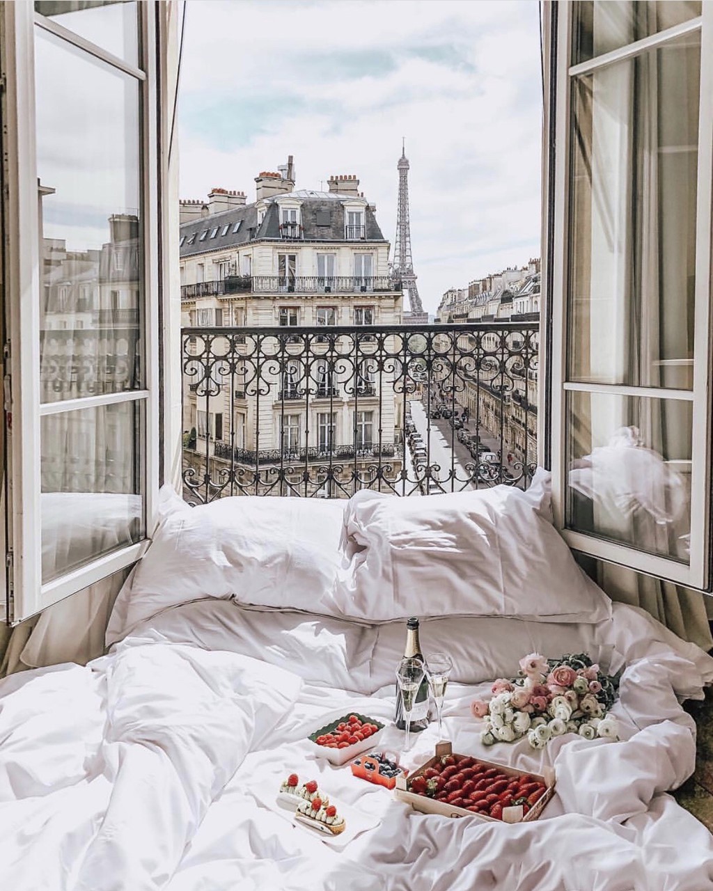 Khach san co o cua sang chanh, nhin thang thap Eiffel hinh anh 2 Khach san co o cua sang chanh, nhin thang thap Eiffel hinh anh 2