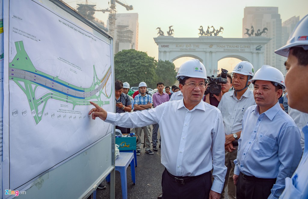 Phó thủ tướng Trịnh Đình Dũng đi thử tàu trên cao Cát Linh - Hà Đông - Ảnh 2. Phó thủ tướng Trịnh Đình Dũng đi thử tàu trên cao Cát Linh - Hà Đông - Ảnh 2.
