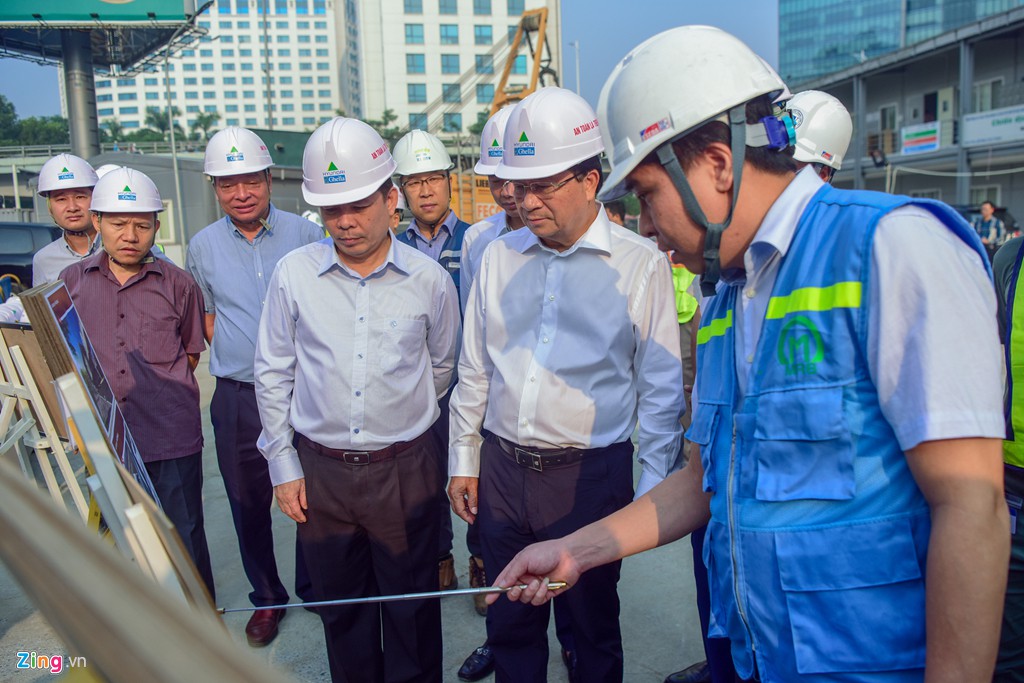Phó thủ tướng Trịnh Đình Dũng đi thử tàu trên cao Cát Linh - Hà Đông - Ảnh 4. Phó thủ tướng Trịnh Đình Dũng đi thử tàu trên cao Cát Linh - Hà Đông - Ảnh 4.
