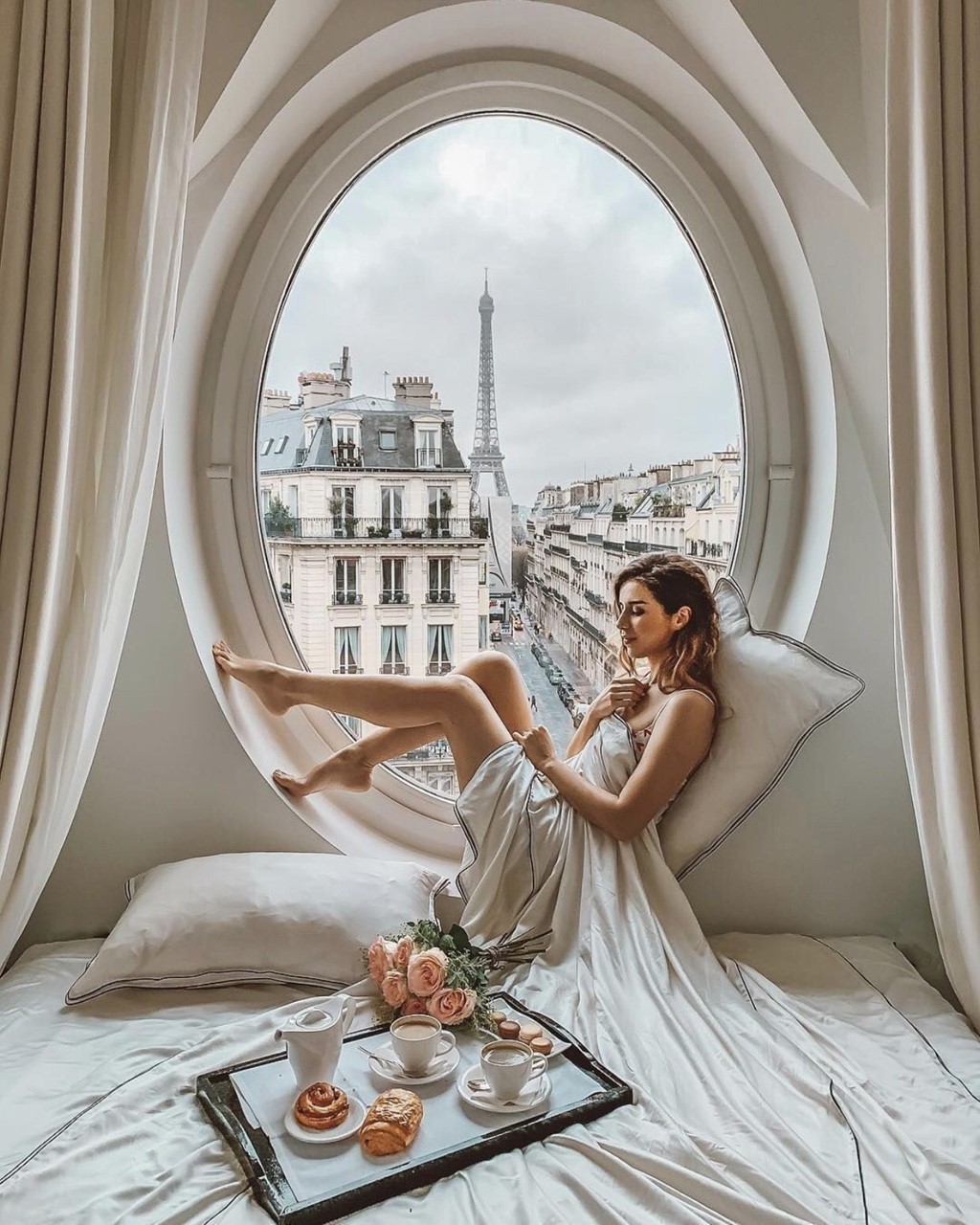 Khach san co o cua sang chanh, nhin thang thap Eiffel hinh anh 5 Khach san co o cua sang chanh, nhin thang thap Eiffel hinh anh 5