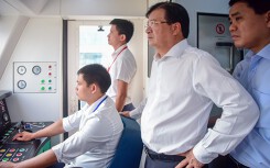 Phó thủ tướng Trịnh Đình Dũng đi thử tàu trên cao Cát Linh - Hà Đông