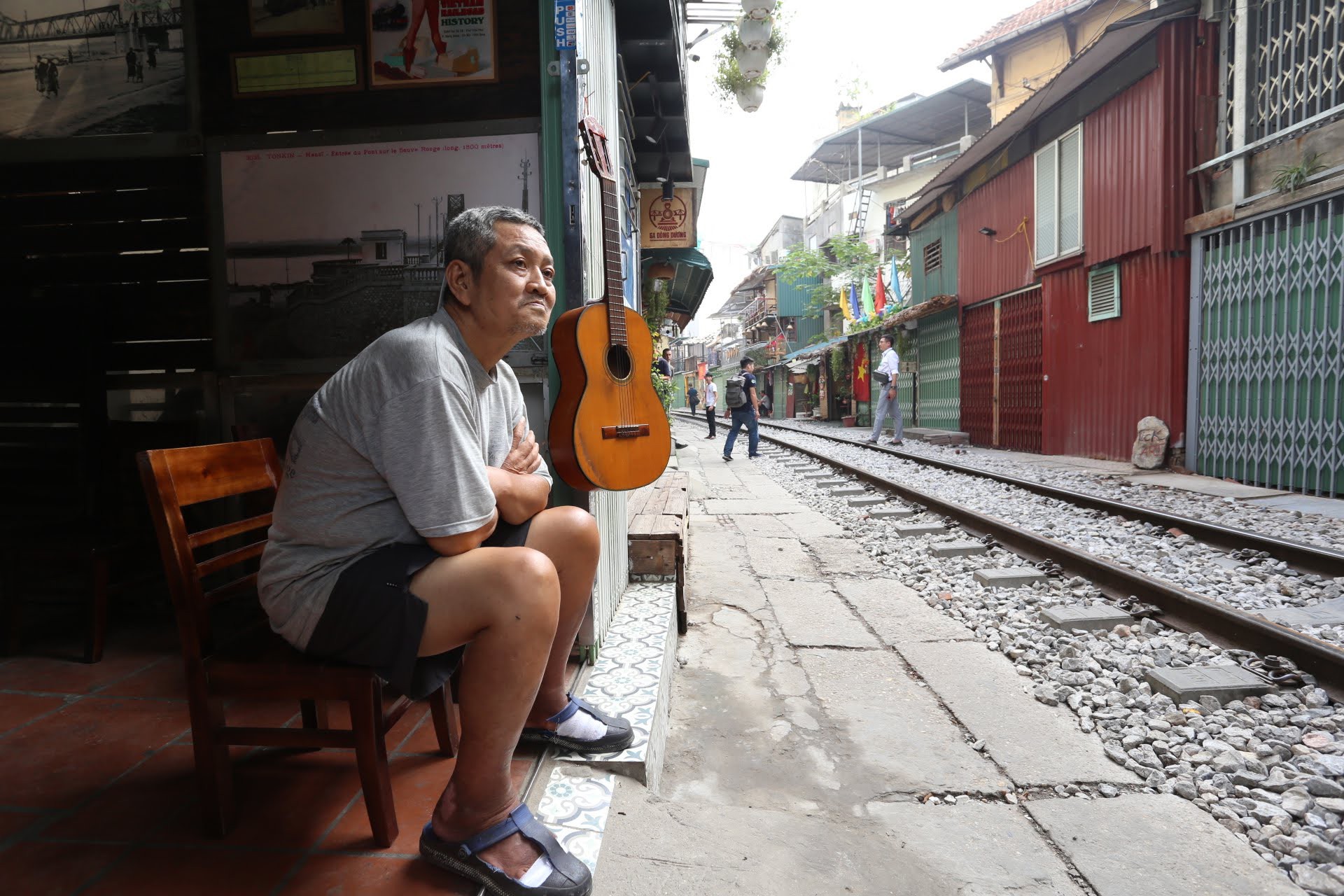 20191010090157_IMG_5655 Pho-ca-phe-duong-tau-Ha-Noi-Cau-chuyen-ngan-ngui-cua-khu-o-chuot-lot-xac-thanh-diem-check-in-noi-tieng-the-gioi-7