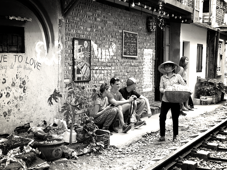 72176785_433294457300912_4516584236924272640_n Pho-ca-phe-duong-tau-Ha-Noi-Cau-chuyen-ngan-ngui-cua-khu-o-chuot-lot-xac-thanh-diem-check-in-noi-tieng-the-gioi-3