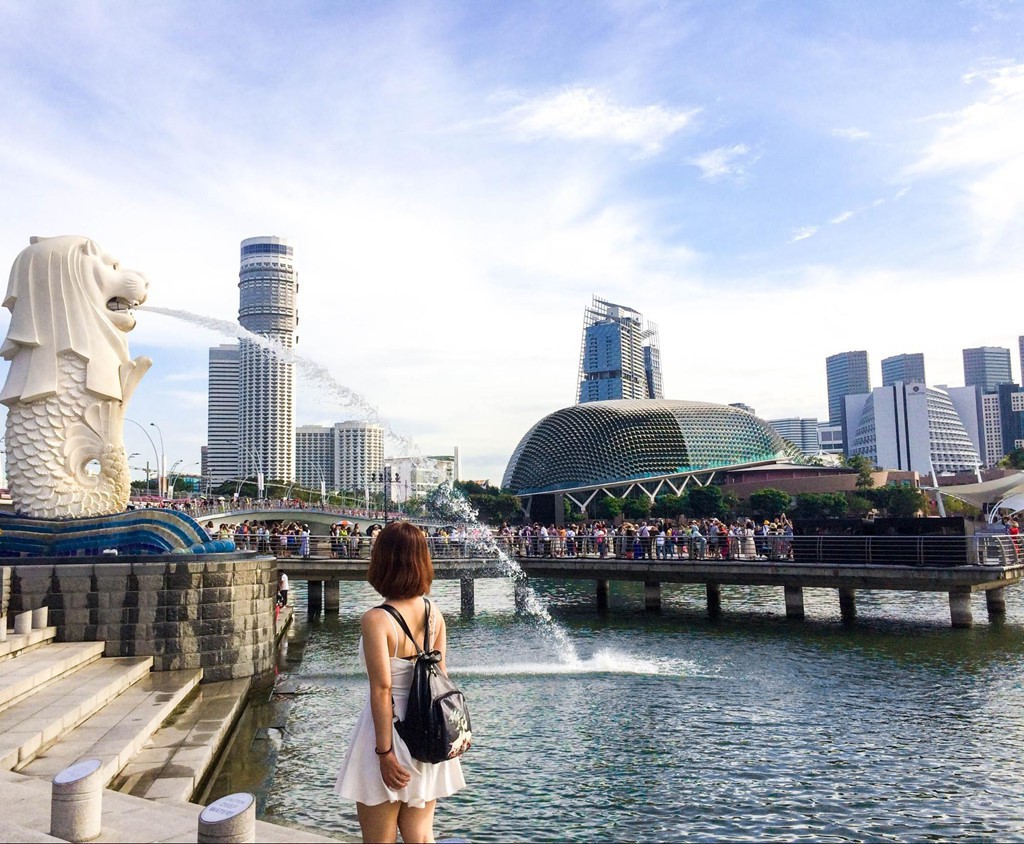 Singapore, Pháp phạt tiền, bỏ tù người khỏa thân nơi du lịch - Ảnh 1.