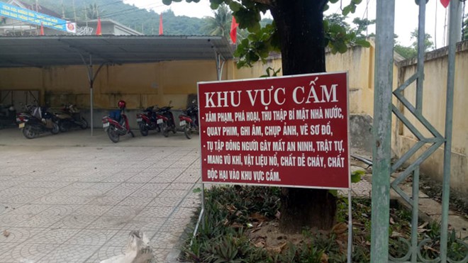 Đồng loạt gắn biển 'cấm quay phim, chụp ảnh' ở trụ sở ủy ban từ xã đến huyện - Ảnh 3.