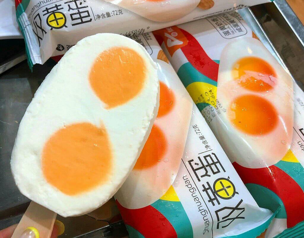 Hà Nội se lạnh, cơn sốt kem 2 trứng muối, ráo riết lùng mua - Ảnh 1. Hà Nội se lạnh, cơn sốt kem 2 trứng muối, ráo riết lùng mua - Ảnh 1.