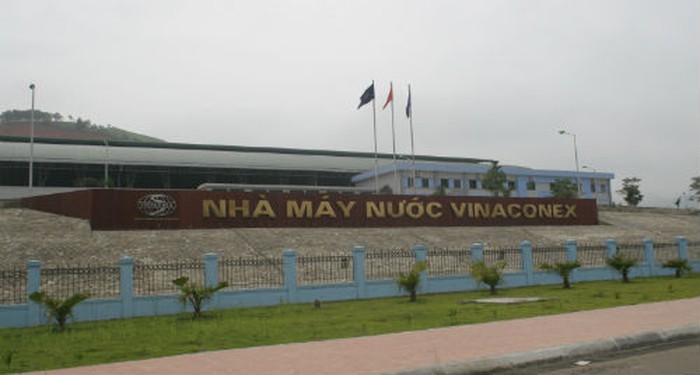 Hàng nghìn hộ dân hoang mang vì nước sạch sông Đà bỗng nhiên bốc mùi lạ - Ảnh 1. Hàng nghìn hộ dân hoang mang vì nước sạch sông Đà bỗng nhiên bốc mùi lạ - Ảnh 1.