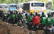Mỗi cuốc xe, Grab, GoViet, Be đang 'đốt' 1-2,5 USD?