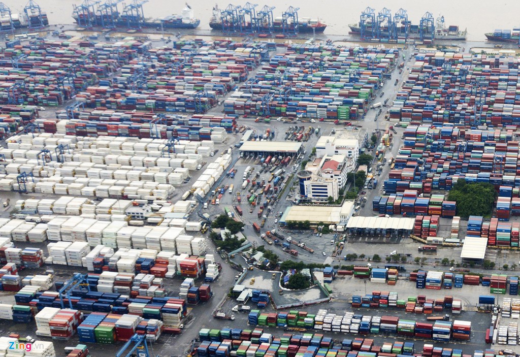 Hàng nghìn container nhích từng chút một vào cảng lớn nhất Việt Nam - Ảnh 6. Hàng nghìn container nhích từng chút một vào cảng lớn nhất Việt Nam - Ảnh 6.