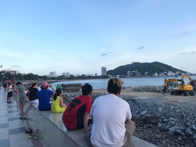 Dự án lấp biển Vũng Tàu làm thủy cung vẫn ồ ạt - Ảnh 3. Dự án lấp biển Vũng Tàu làm thủy cung vẫn ồ ạt - Ảnh 3.