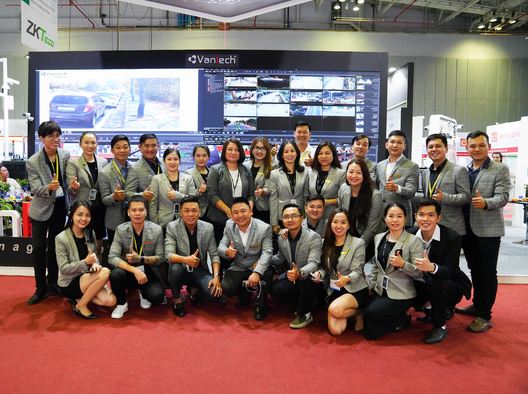 vantech-va-hanh-trinh-dua-camera-an-ninh-ra-bien-lon-cong-nghe-chi-la-mot-phan-chat-luong-chinh-la-cot-loi-1 vantech-va-hanh-trinh-dua-camera-an-ninh-ra-bien-lon-cong-nghe-chi-la-mot-phan-chat-luong-chinh-la-cot-loi-1