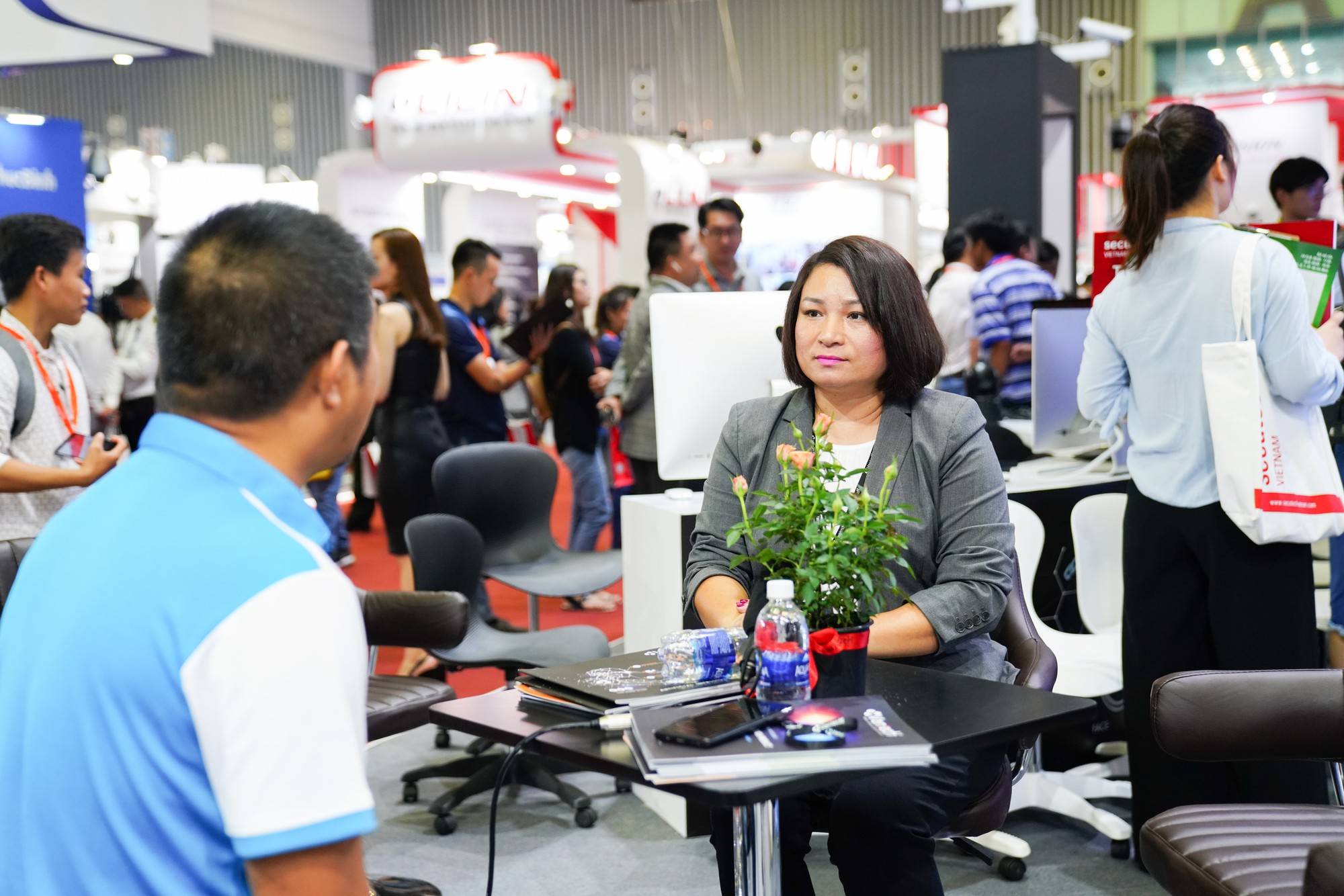 vantech-va-hanh-trinh-dua-camera-an-ninh-ra-bien-lon-cong-nghe-chi-la-mot-phan-chat-luong-chinh-la-cot-loi-2 vantech-va-hanh-trinh-dua-camera-an-ninh-ra-bien-lon-cong-nghe-chi-la-mot-phan-chat-luong-chinh-la-cot-loi-2