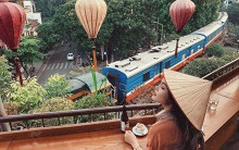 Hai quán cà phê có view ngắm tàu hút khách đến check-in nhất Hà Nội