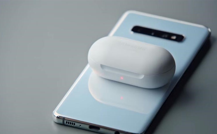 phu-kien-dien-thoai-giam-gia-tuan-nay-tai-nghe-samsung-iphone-rot-sap-san-1