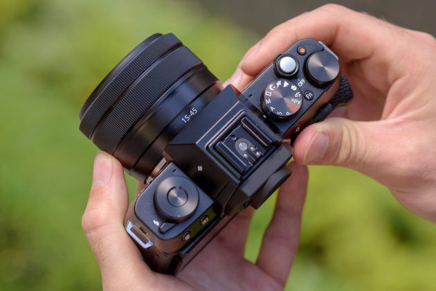 may-anh-15-trieu-dong-thi-nen-mua-mirrorless-hay-dslr-de-chup-hinh-dep-6 may-anh-15-trieu-dong-thi-nen-mua-mirrorless-hay-dslr-de-chup-hinh-dep-6