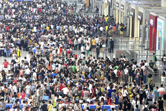 Hàng triệu người TQ bị cấm đi máy bay, tàu hỏa vì ‘tín dụng xã hội’ - Ảnh 1. Hàng triệu người TQ bị cấm đi máy bay, tàu hỏa vì ‘tín dụng xã hội’ - Ảnh 1.