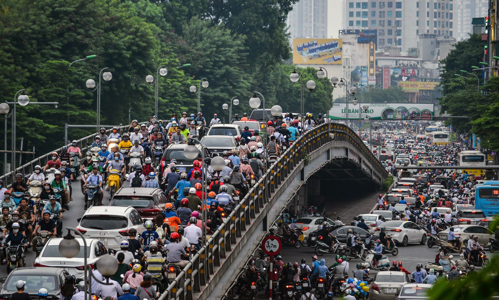 7 trieu xe co tran ra duong va 33 diem den un tac khon kho hinh anh 30 