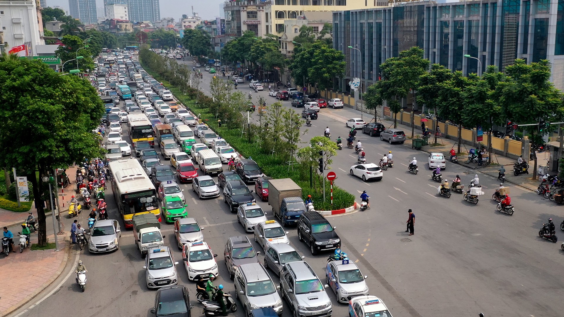 7 trieu xe co tran ra duong va 33 diem den un tac khon kho hinh anh 40 