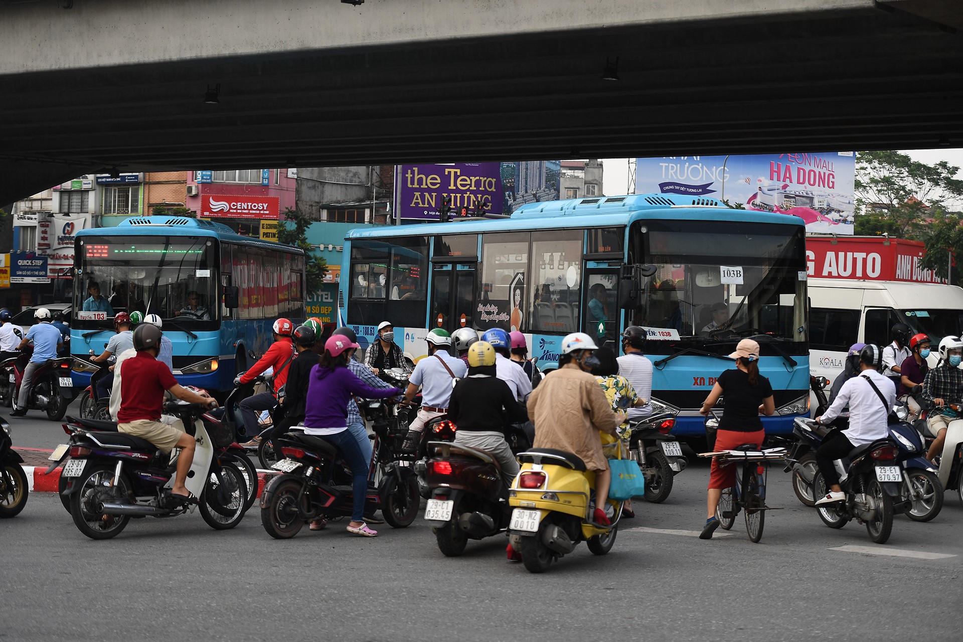 7 trieu xe co tran ra duong va 33 diem den un tac khon kho hinh anh 47 