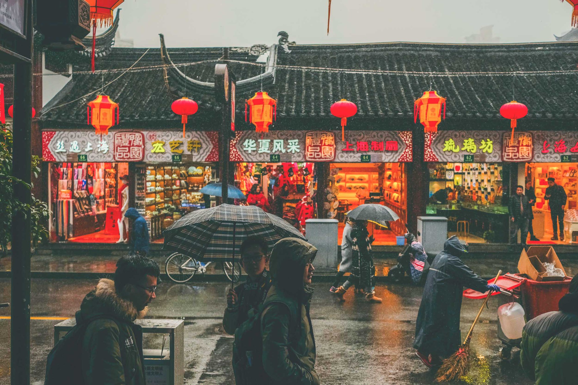 Travel-in-the-rain-Photo-credit-nuno-alberto-538410-unsplash Travel-in-the-rain-Photo-credit-nuno-alberto-538410-unsplash