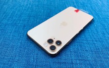 Nhiều khách hàng tìm mua iPhone 11 lock rẻ hơn bản gốc 10 triệu đồng