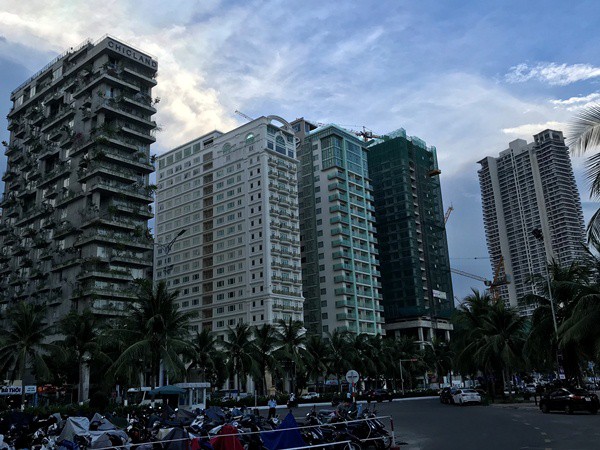 Mới thu hồi được gần 800 tỉ đồng tiền sử dụng đất - Ảnh 1. Mới thu hồi được gần 800 tỉ đồng tiền sử dụng đất - Ảnh 1.