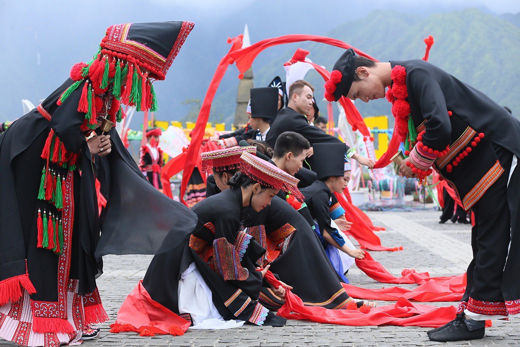 Show diễn nghệ thuật Vũ điệu trên mây