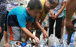 Số điện thoại cấp nước miễn phí khi nước sạch sông Đà ô nhiễm