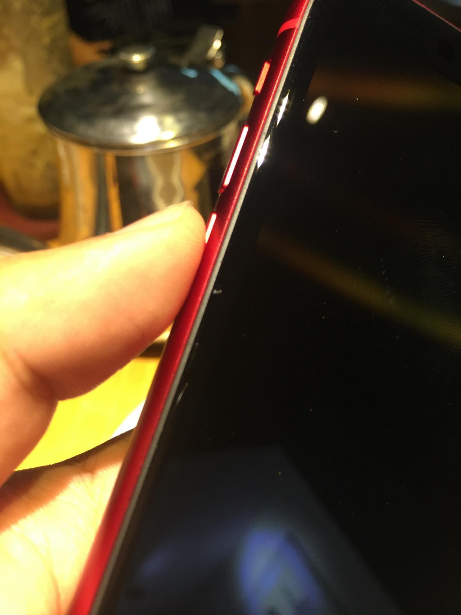 man-hinh-iphone-11-de-bi-tray-xuoc-gay-nhieu-lo-ngai-cho-nguoi-tieu-dung-viet-2 man-hinh-iphone-11-de-bi-tray-xuoc-gay-nhieu-lo-ngai-cho-nguoi-tieu-dung-viet-2